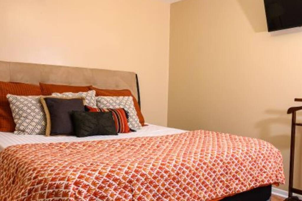 Great 2 Bedroom Condo,Free Parking,Easy Commute. Irvington Extérieur photo